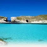 Exquisite Seafront In Spinola Bay St Julians 아파트 *