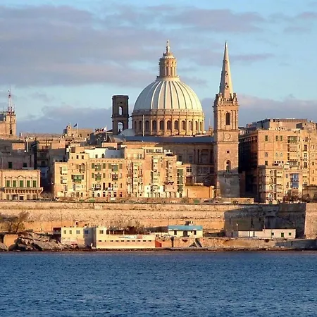 Exquisite Seafront In Spinola Bay St Julians 아파트 *