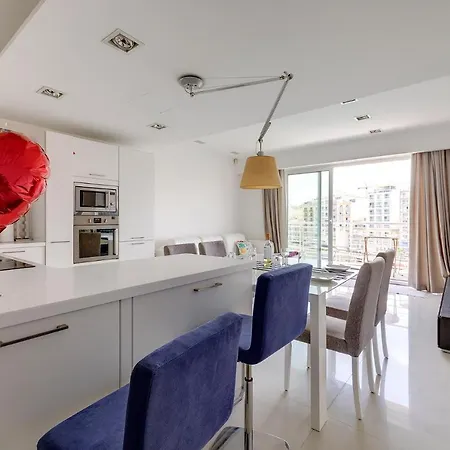 Exquisite Seafront In Spinola Bay St Julians דירה