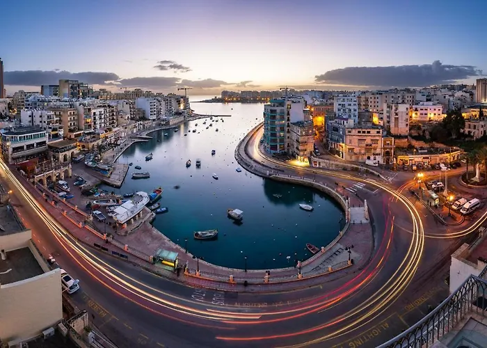 Exquisite Seafront In Spinola Bay St Julians شقة