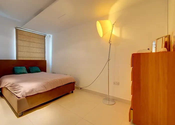 Exquisite Seafront In Spinola Bay St Julians Daire